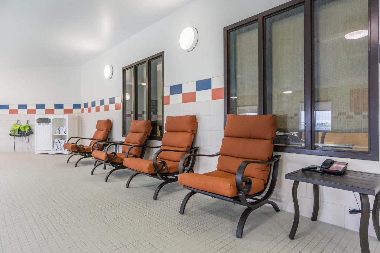 Comfort Inn & Suites Edmonton International Airport Ніску Екстер'єр фото