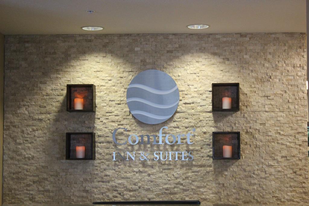 Comfort Inn & Suites Edmonton International Airport Ніску Екстер'єр фото