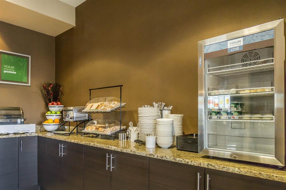 Comfort Inn & Suites Edmonton International Airport Ніску Екстер'єр фото