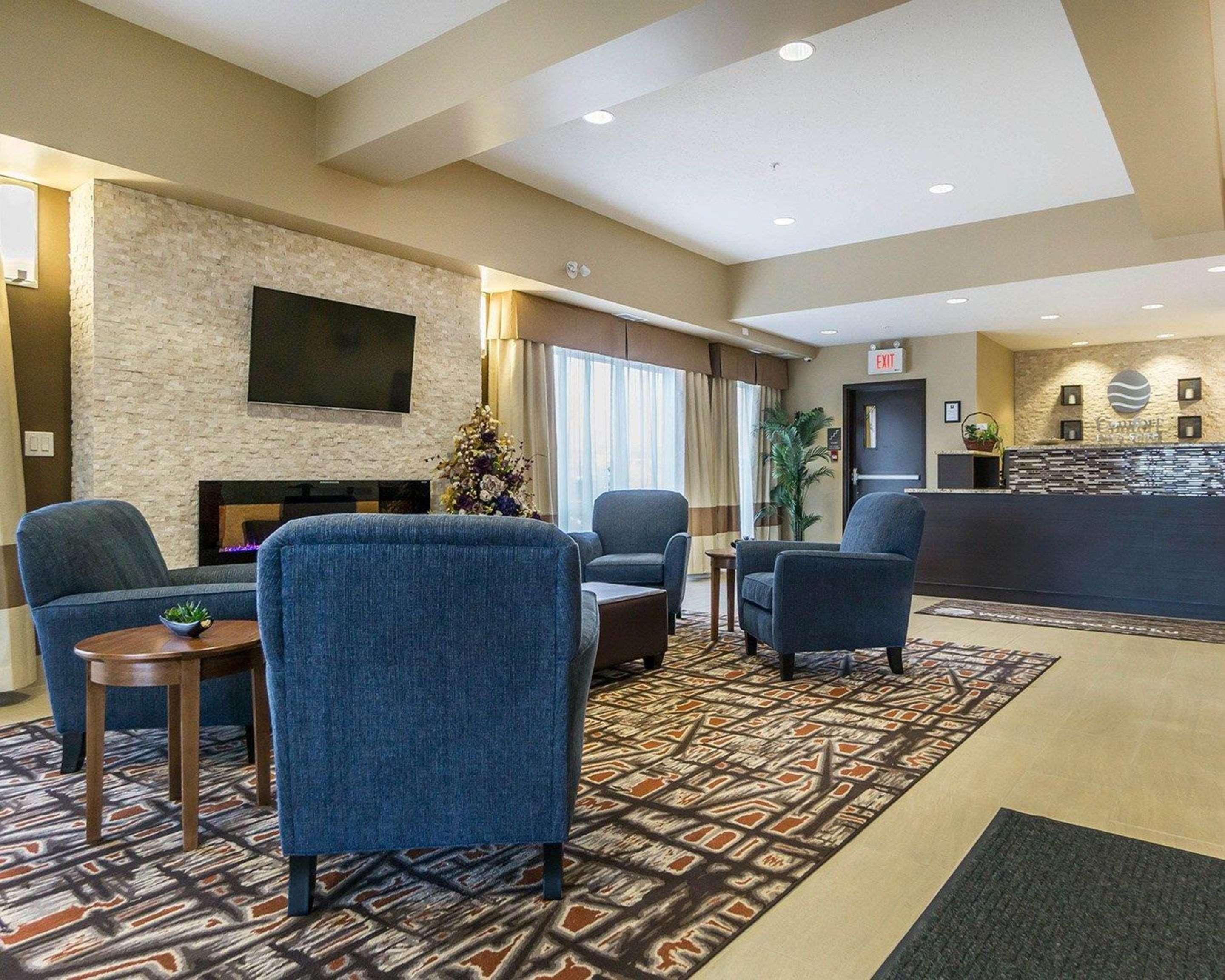 Comfort Inn & Suites Edmonton International Airport Ніску Екстер'єр фото