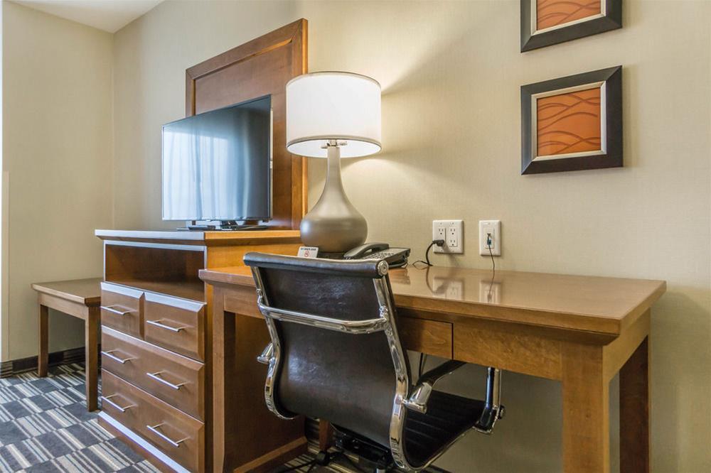 Comfort Inn & Suites Edmonton International Airport Ніску Екстер'єр фото