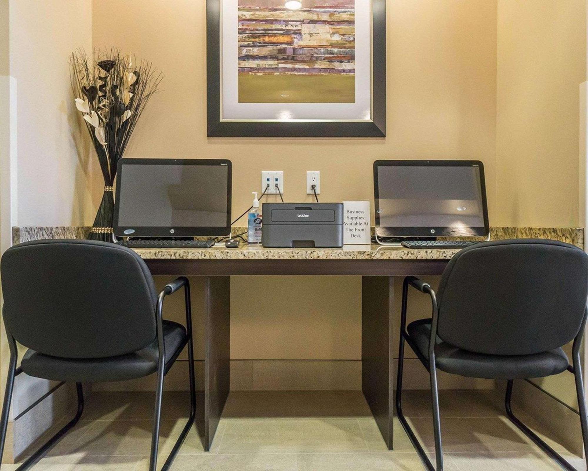 Comfort Inn & Suites Edmonton International Airport Ніску Екстер'єр фото