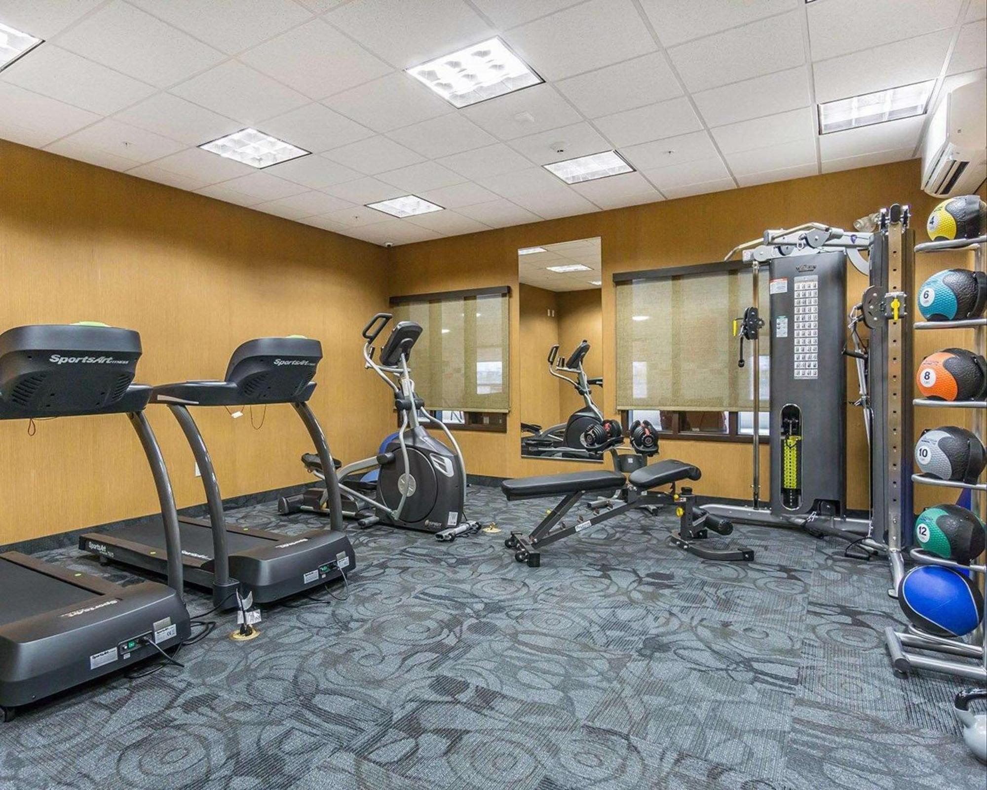 Comfort Inn & Suites Edmonton International Airport Ніску Екстер'єр фото