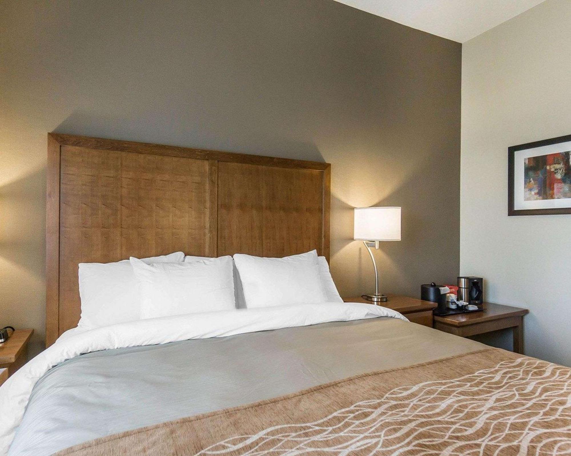 Comfort Inn & Suites Edmonton International Airport Ніску Екстер'єр фото