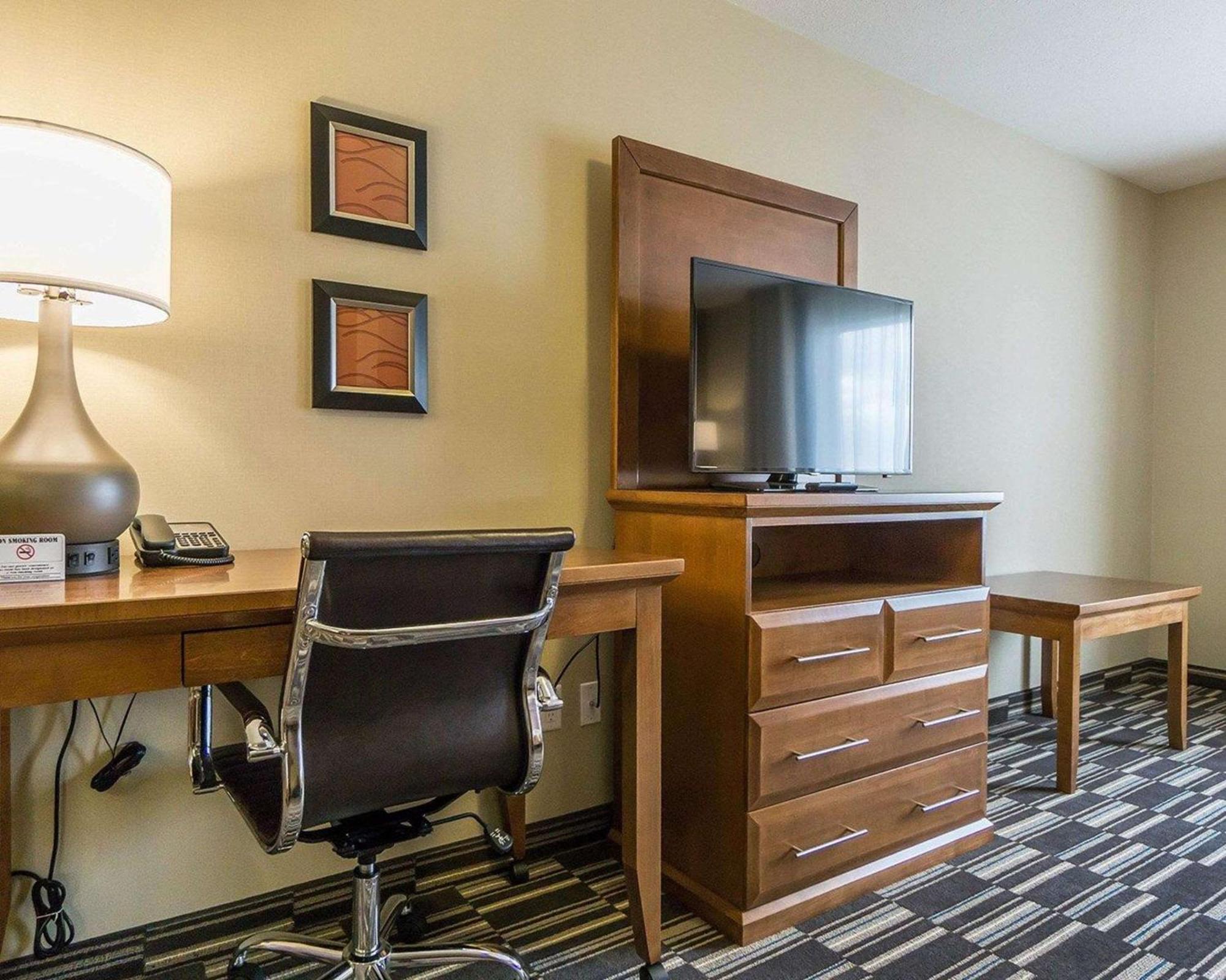 Comfort Inn & Suites Edmonton International Airport Ніску Екстер'єр фото