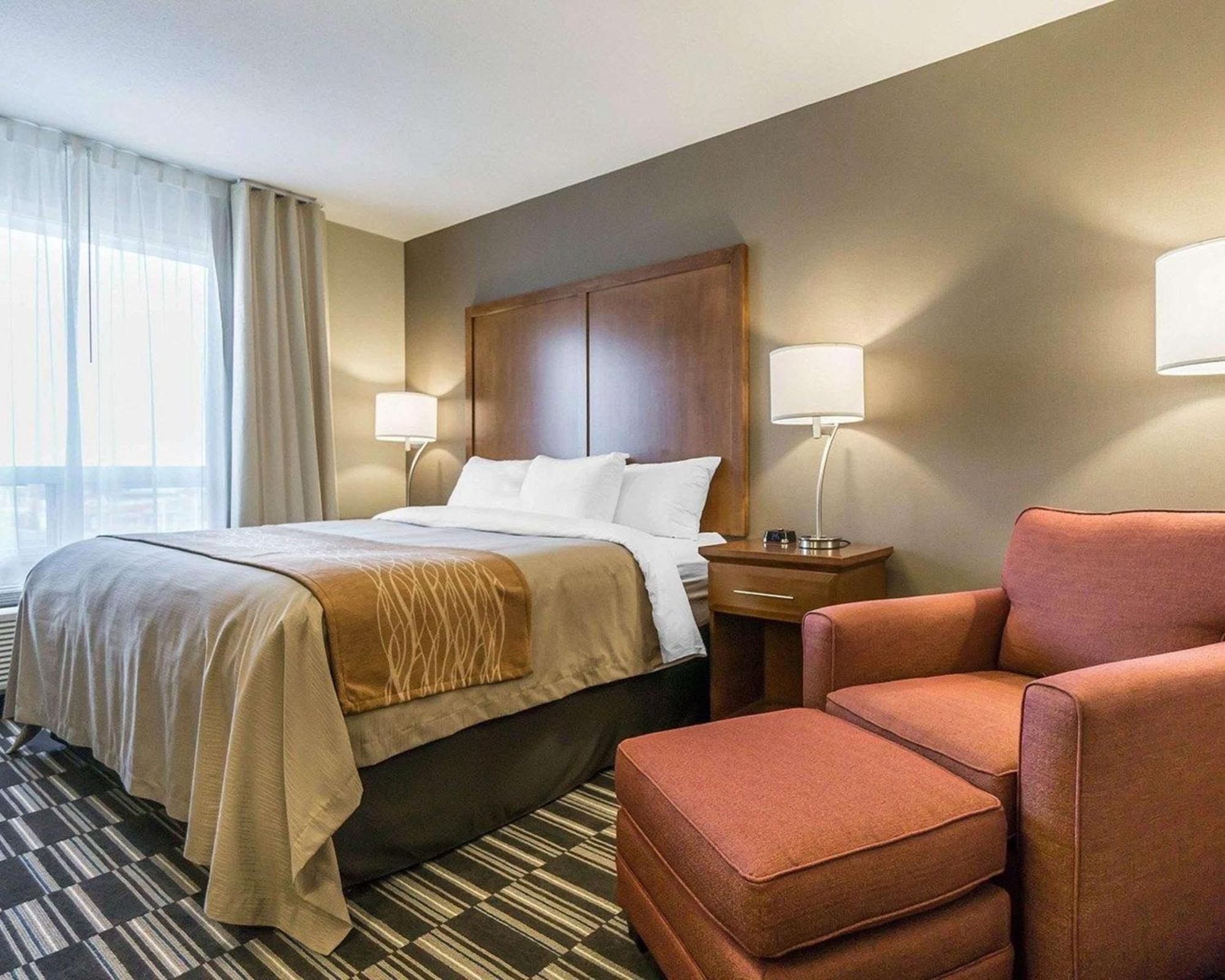 Comfort Inn & Suites Edmonton International Airport Ніску Екстер'єр фото