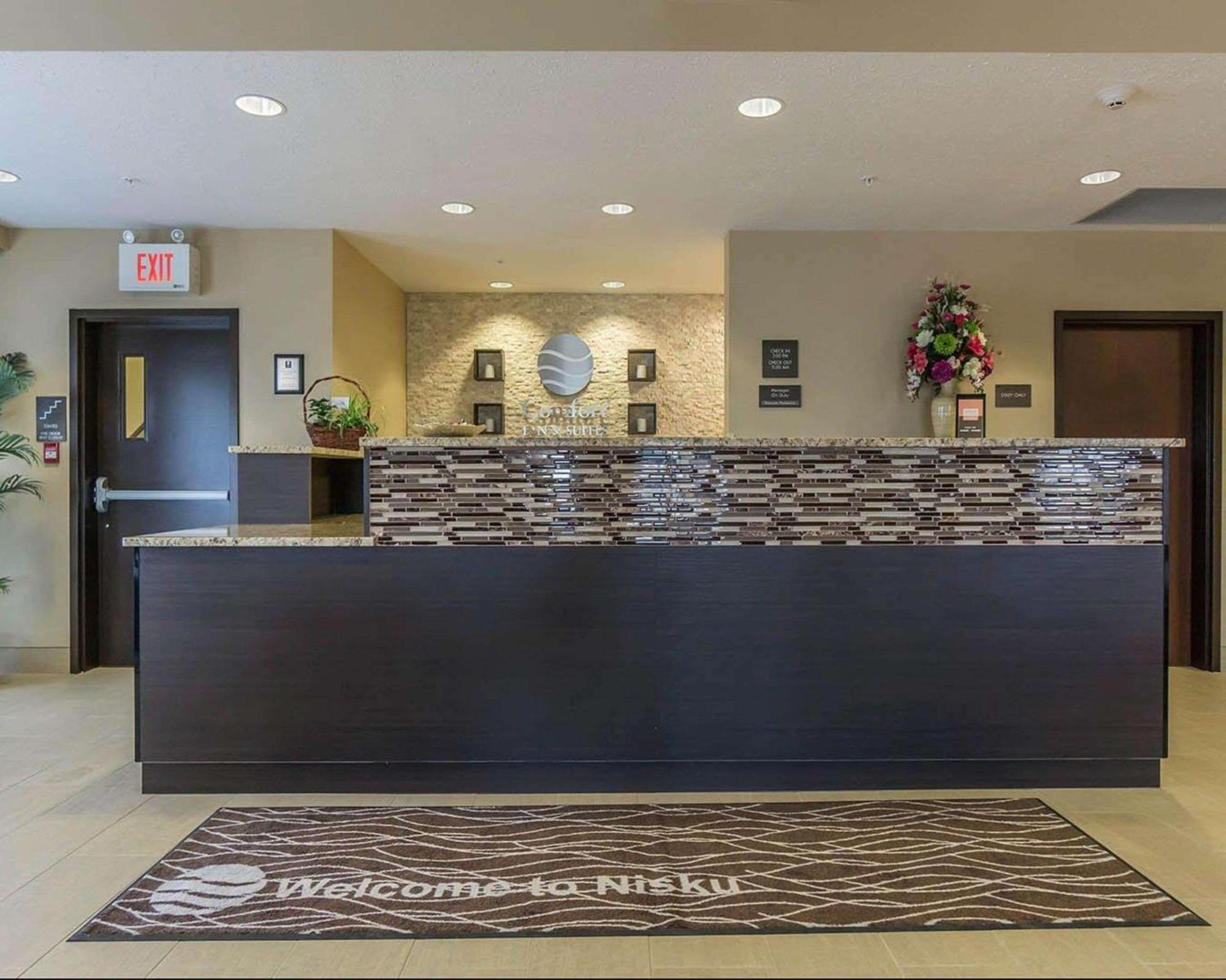 Comfort Inn & Suites Edmonton International Airport Ніску Екстер'єр фото