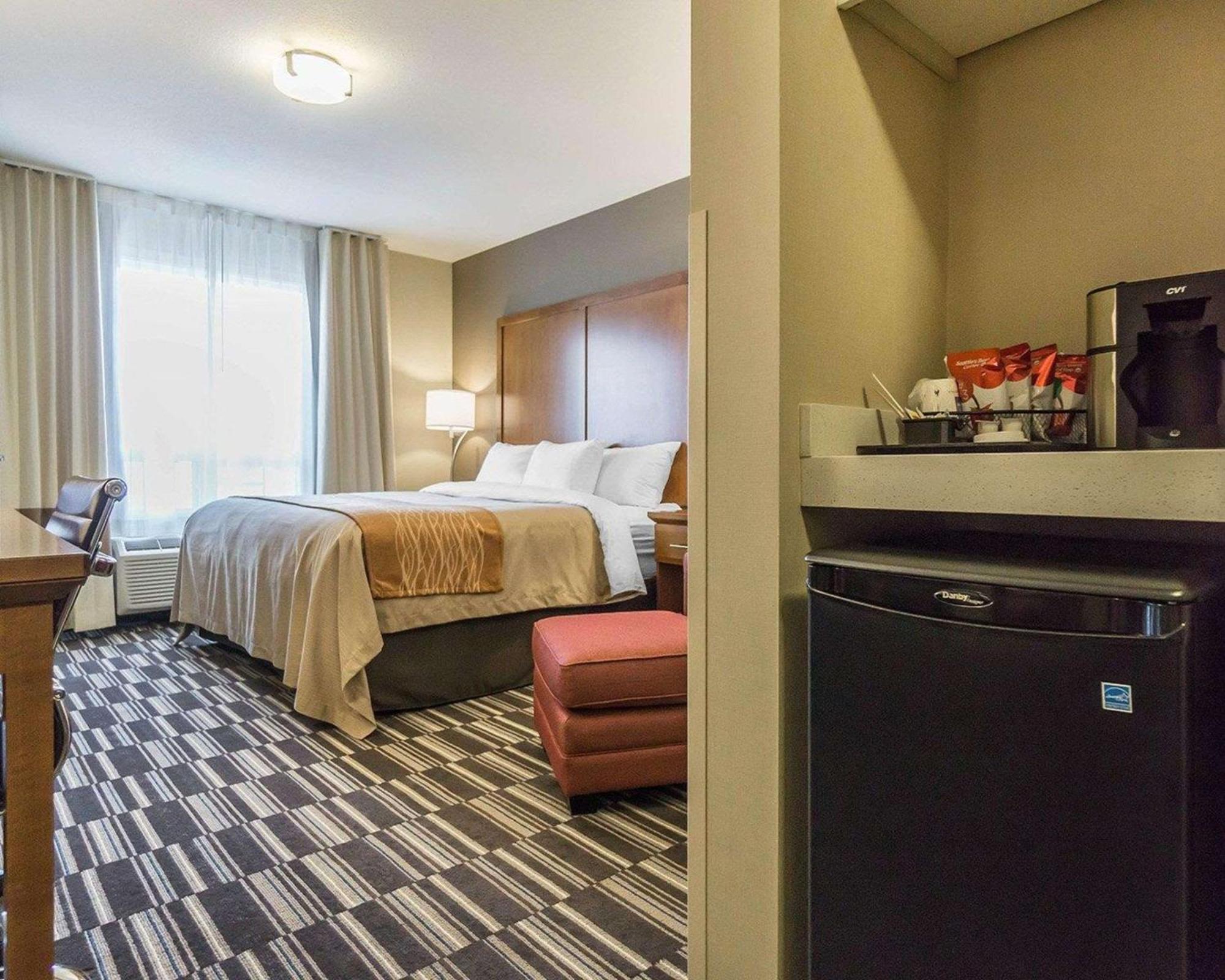 Comfort Inn & Suites Edmonton International Airport Ніску Екстер'єр фото
