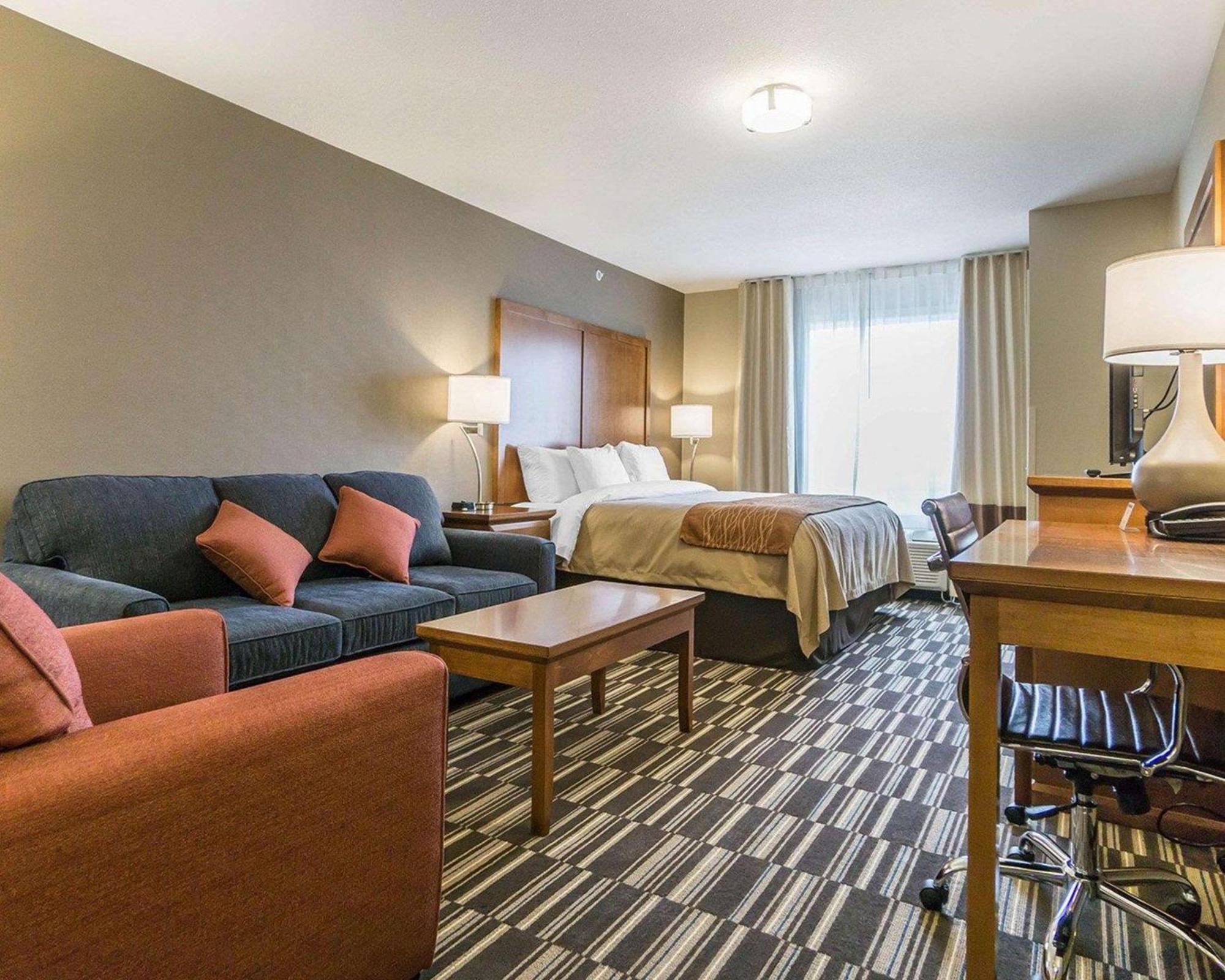 Comfort Inn & Suites Edmonton International Airport Ніску Екстер'єр фото