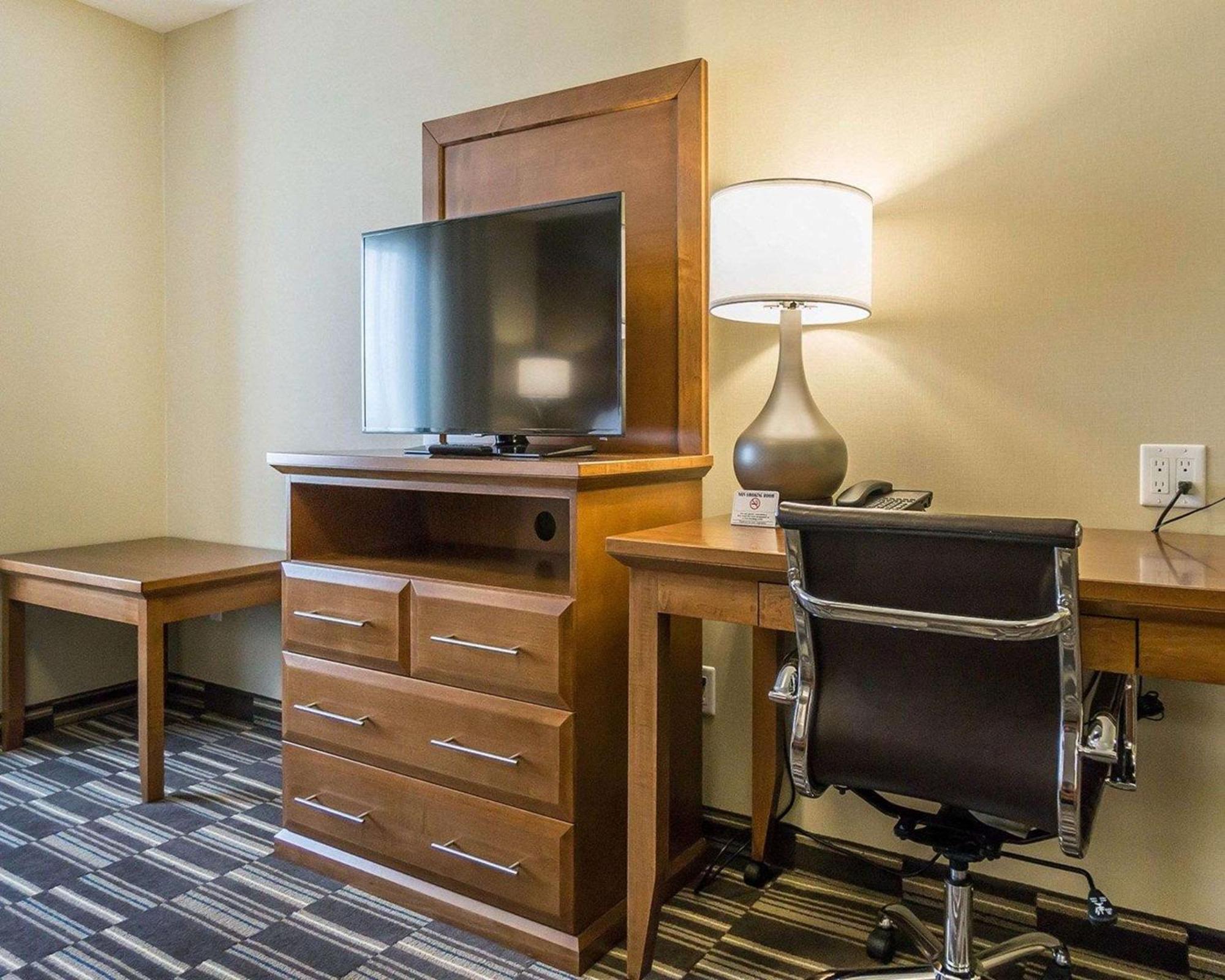 Comfort Inn & Suites Edmonton International Airport Ніску Екстер'єр фото