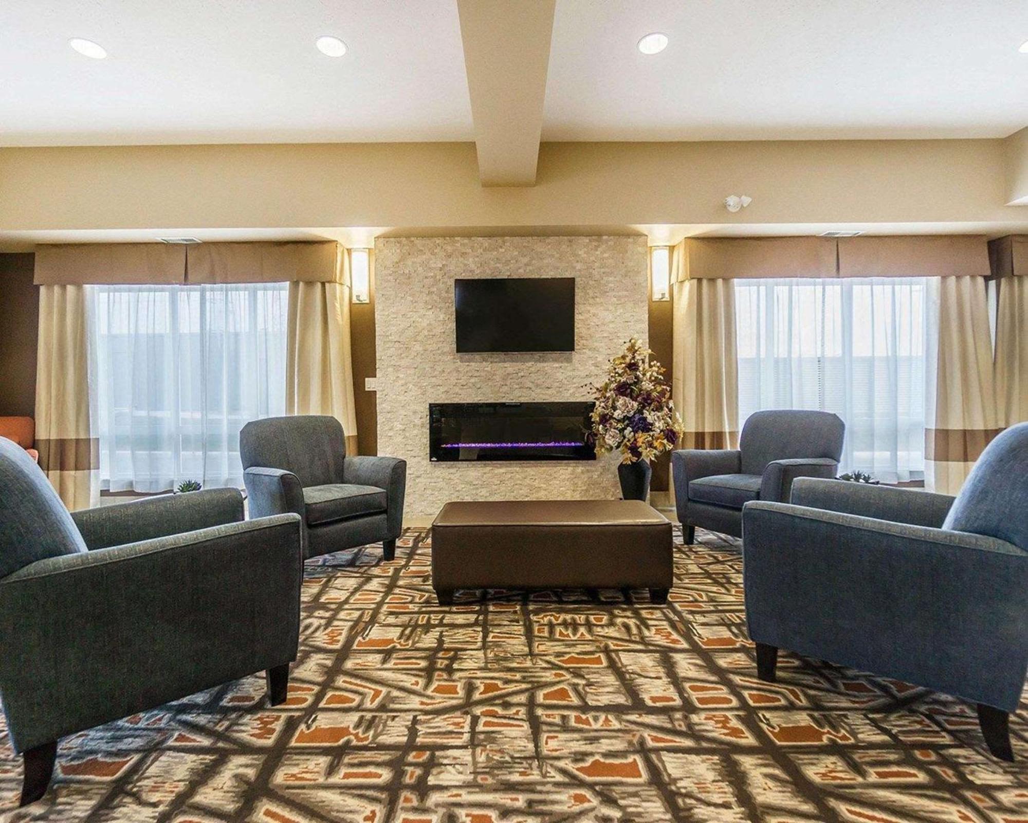 Comfort Inn & Suites Edmonton International Airport Ніску Екстер'єр фото