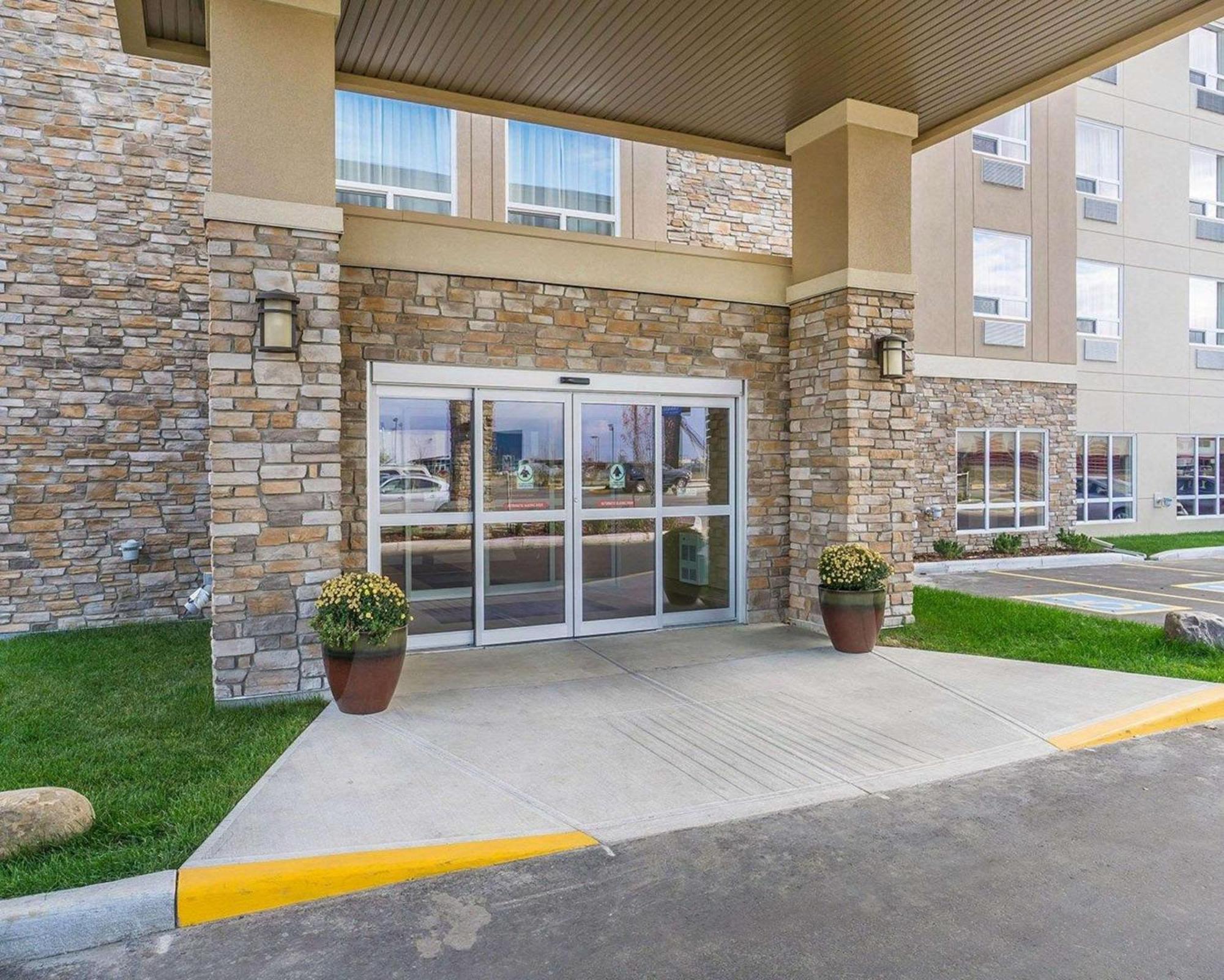 Comfort Inn & Suites Edmonton International Airport Ніску Екстер'єр фото