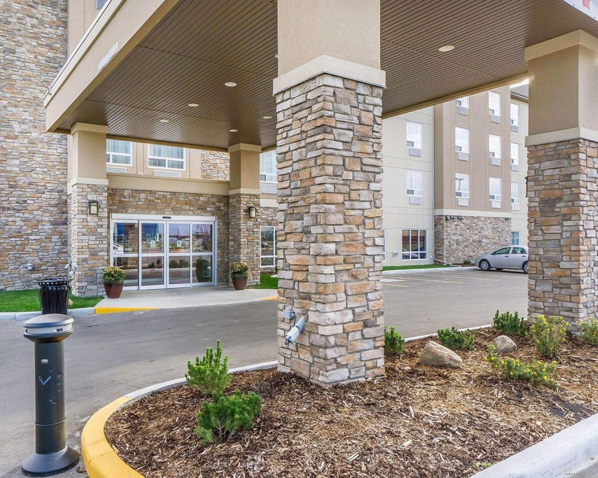 Comfort Inn & Suites Edmonton International Airport Ніску Екстер'єр фото