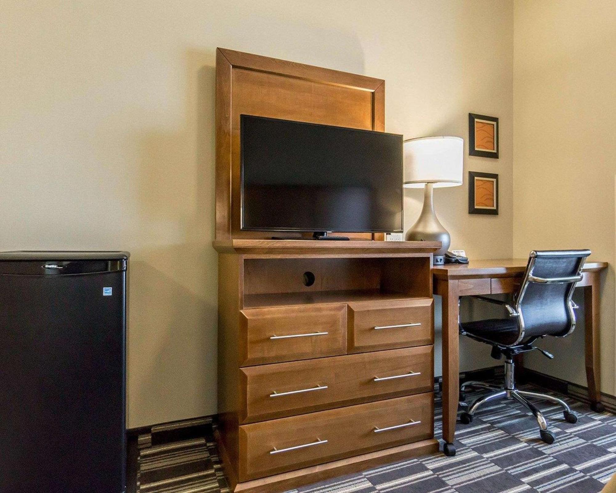 Comfort Inn & Suites Edmonton International Airport Ніску Екстер'єр фото