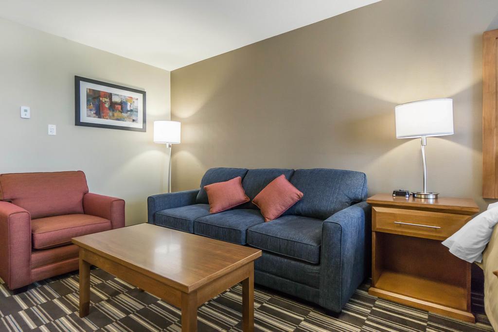 Comfort Inn & Suites Edmonton International Airport Ніску Екстер'єр фото